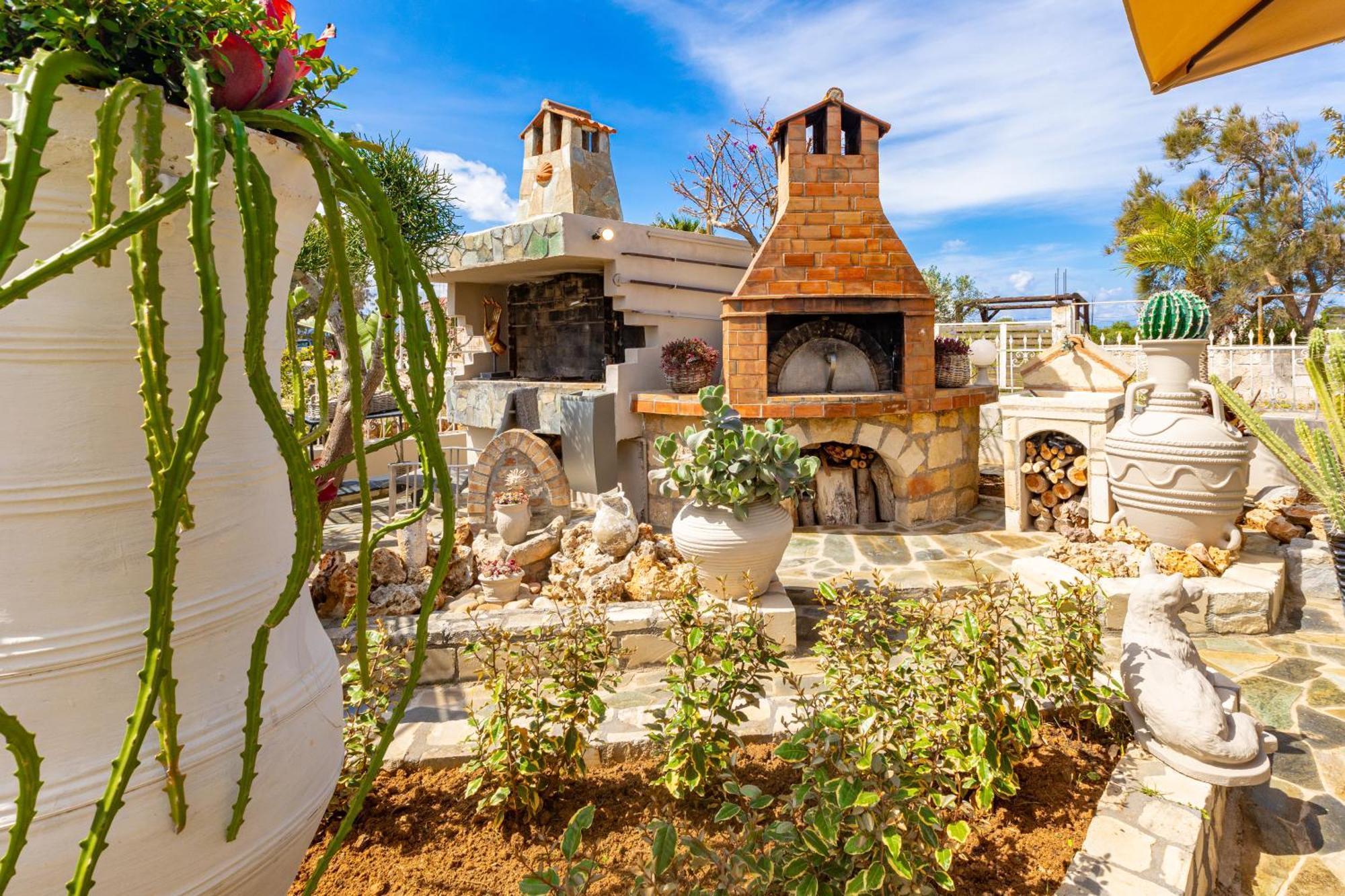 Semesterbostad Renas Secret Garden House