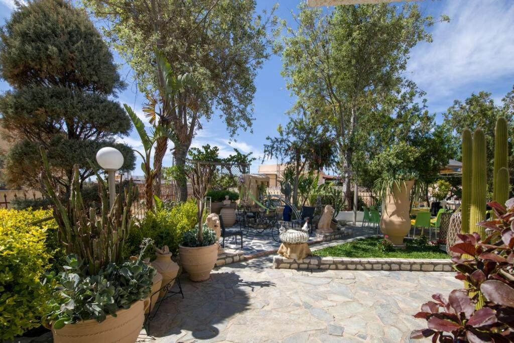 Renas Secret Garden House Ferienhaus *