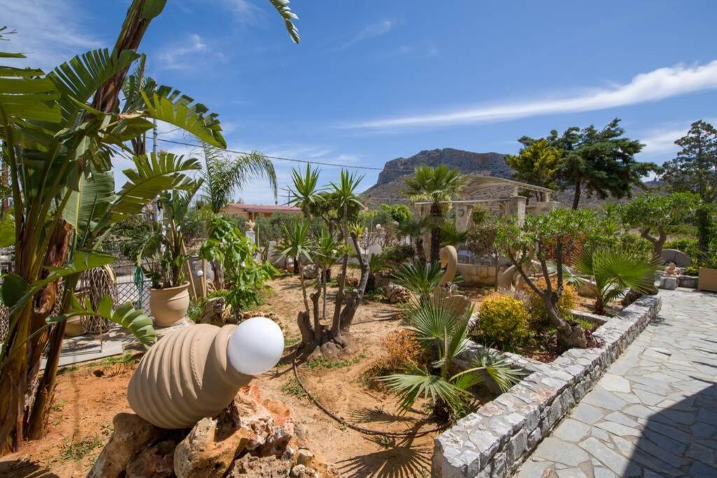 Ferienhaus Renas Secret Garden House