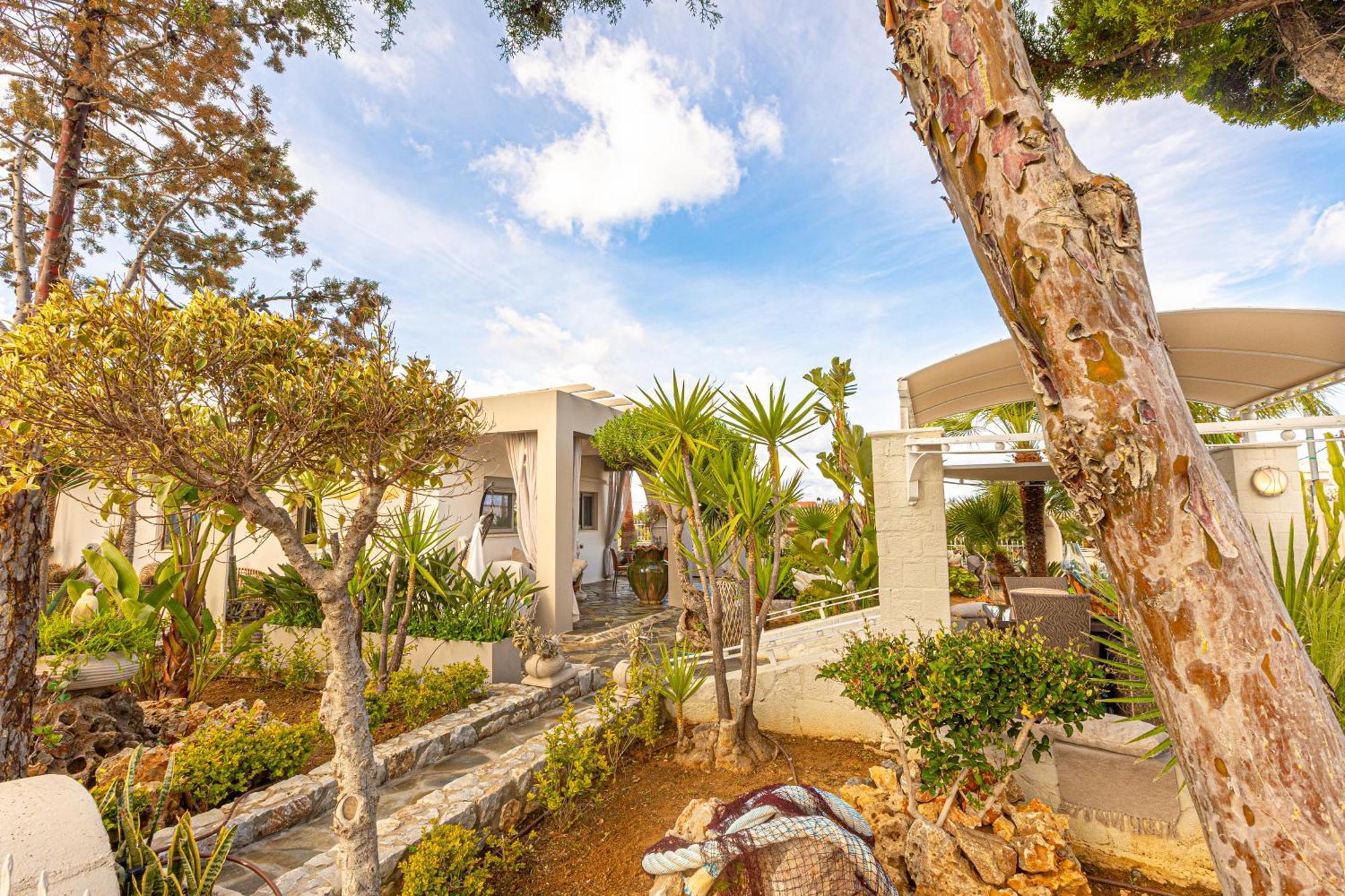 Renas Secret Garden House Ferienhaus