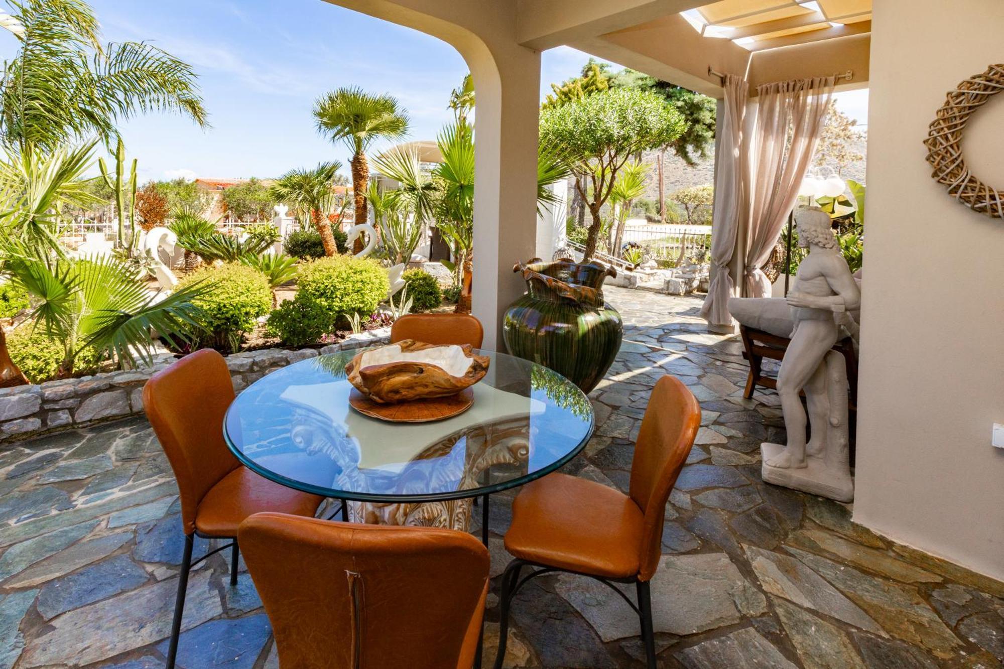 Ferienhaus Renas Secret Garden House *